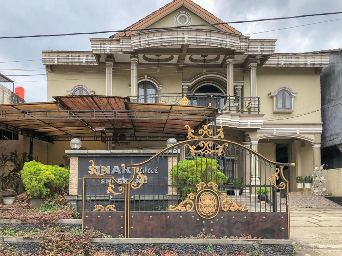 Sinar Hotel Enrekang Экстерьер фото
